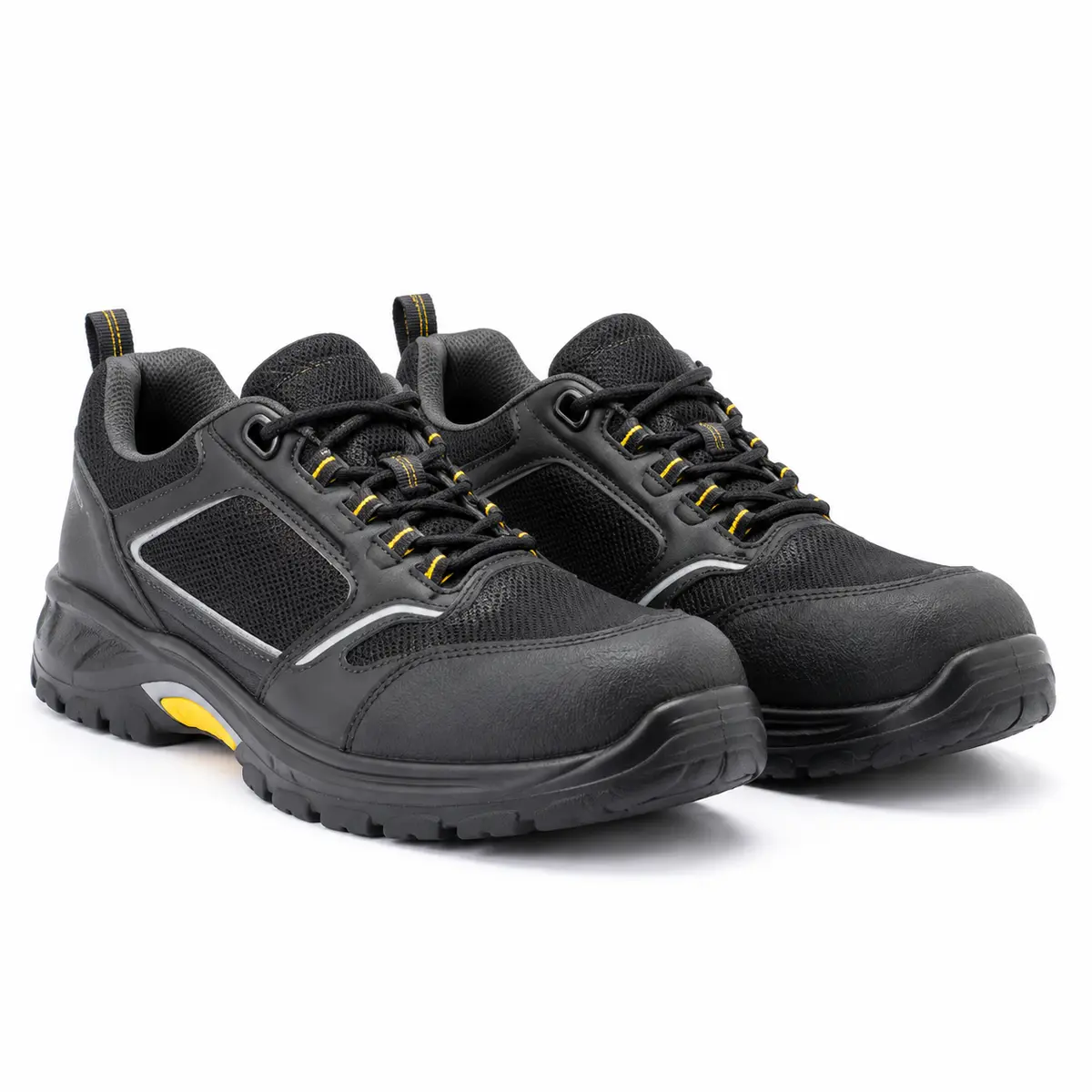 safety-trainers-uniform-supplier-uae-gcc-01 Safety trainers product image for industrial safety footwear supply in the UAE and GCC.